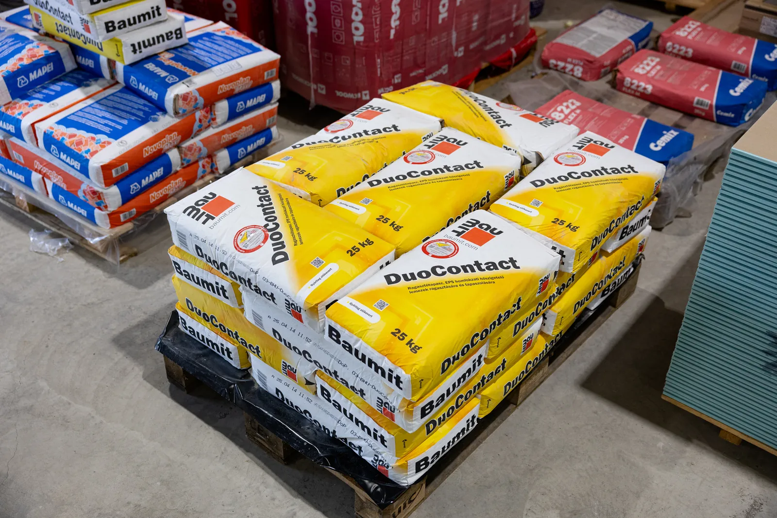 Zsákos építőanyagok: cement, ragasztó, glett